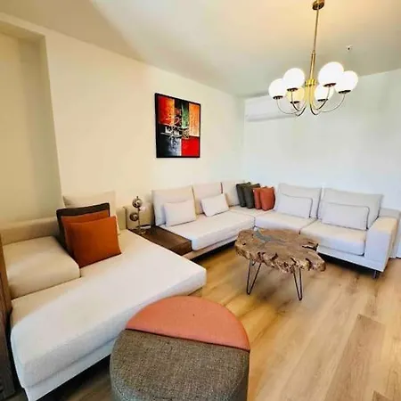Luxury Apartment *